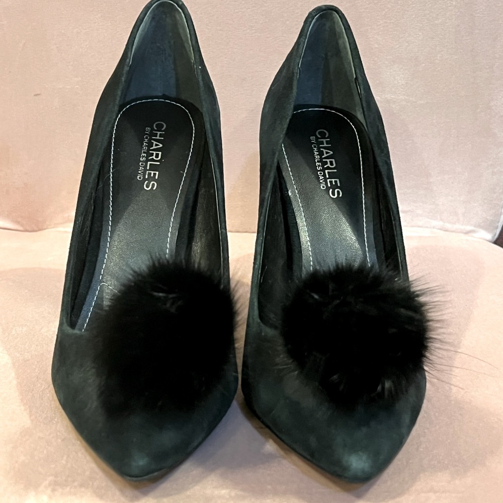 black pom pom pumps